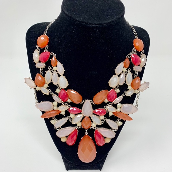 Jewelry - Coral glass statement necklace